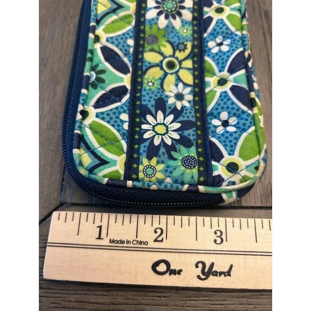 Vera Bradley Floral Wristlet Wallet 3"x5" Blue/Green Daisy Print - Picture 5 of 5